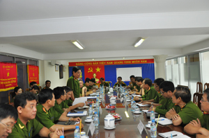 Sở Cảnh sát PC&CC thành phố Đà Nẵng đến thăm và trao đổi kinh nghiệm tổ chức quản lý công tác <span class=
